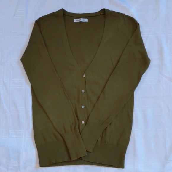 Old Navy Sweaters - Comfy Olive Green Old Navy Cardigan